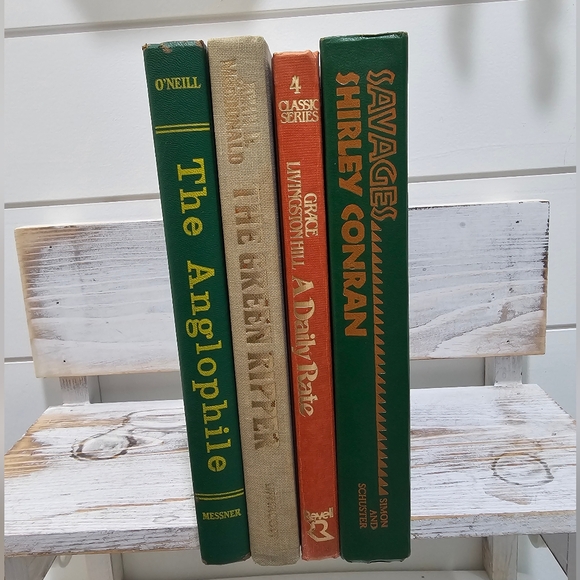 Other - Vintage Pretty Book Set